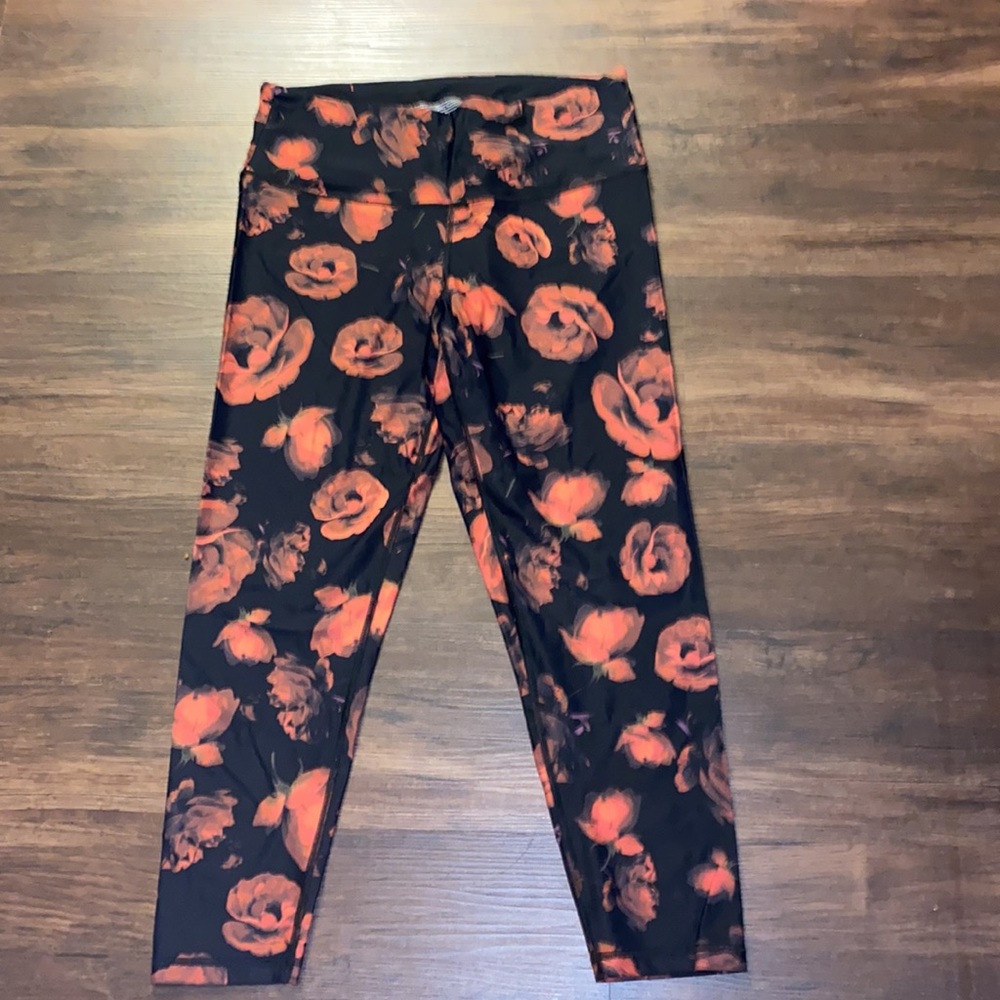 Victoria secret sport red/black Rose leggings XL